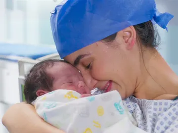 Dafne acaba de dar a luz Dafne acaba de dar a luz