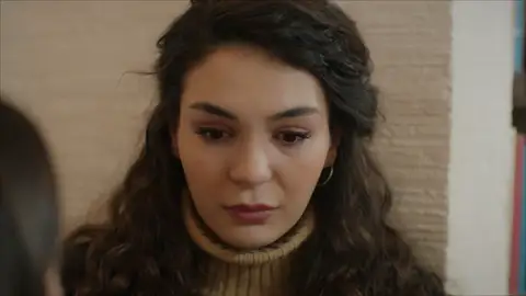 "Darás tu vida por la de tu hijo porque Füsun te envenenó": Azra descubre el origen del problema  "Darás tu vida por la de tu hijo porque Füsun te envenenó": Azra descubre el origen del problema