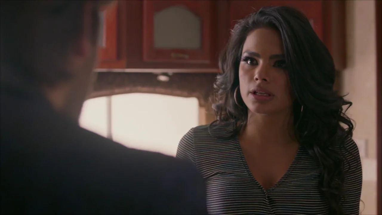 Irma, acosada sexualmente por un amigo de Charly Irma, acosada sexualmente por un amigo de Charly
