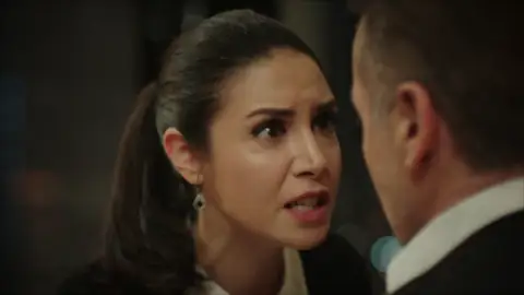 Los celos poseen a Candan: "Te dije que te mataría si te enamorabas de otra mujer" Los celos poseen a Candan: "Te dije que te mataría si te enamorabas de otra mujer"