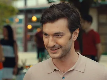 Serdar, despistado con Ezgi Serdar, despistado con Ezgi