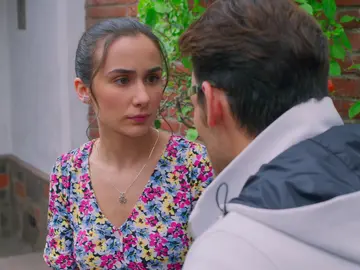 Gael le pide a Dafne que se mude con él Gael le pide a Dafne que se mude con él