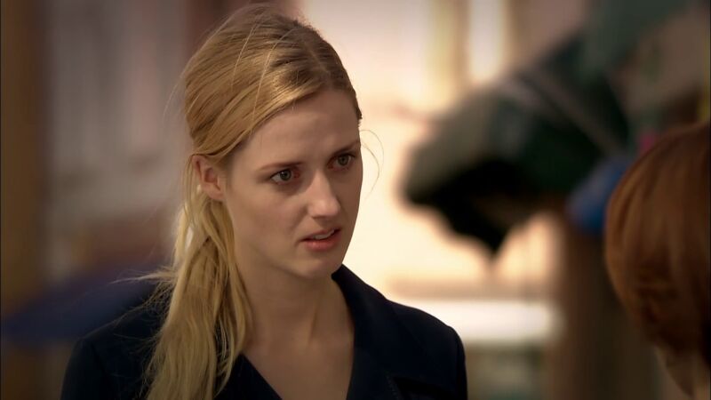 ¿Quién ha ayudado a Caroline a salir de la cárcel?