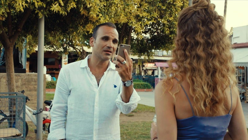 Levent está metido en un buen lío con su hija y su ex mujer