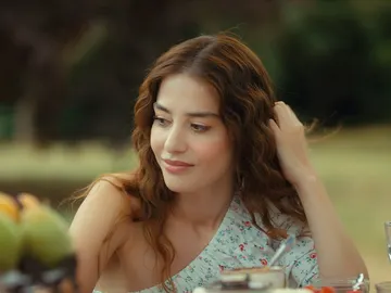 Ezgi recibe la llamada de Serdar Ezgi recibe la llamada de Serdar