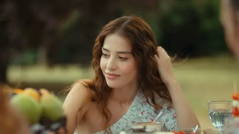 Ezgi recibe la llamada de Serdar El hombre equivocado