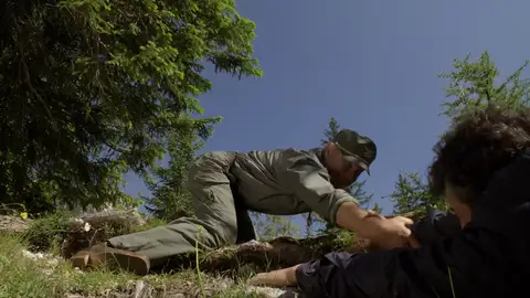 Pietro se enfrenta a una difícil decisión; salvar la vida a una asesino o dejarlo morir y que pague por sus pecados  En un caso en el que las peleas de perros son las protagonistas, una chica aparece muerta en medio del bosque. Todo apunta a que ha sido devorada por un animal pero las cosas no siempre son como parecen.