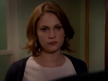 ‘Yo amo a Soner’, confiesa Aylin a toda su familia, incluido a Ali. ‘Yo amo a Soner’, confiesa Aylin a toda su familia, incluido a Ali.