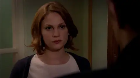 ‘Yo amo a Soner’, confiesa Aylin a toda su familia, incluido a Ali. Ali va a casa de Cemile buscando respuestas acerca de la relación de su hija con Soner, y las obtendrá, pues Aylin no piensa ocultar más sus sentimientos.