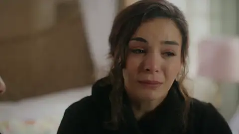 "Hazar ha muerto": Reyyan descubre la trágica noticia "Hazar ha muerto": Reyyan descubre la trágica noticia