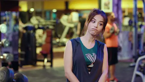 ¿Volverá Özgür a ayudar a Ezgi y aceptará ser su profesor de tango? Ezgi, en una de sus mentiras para conquistar a Serdar, le ha dicho que sabía bailar tango. Ahora, él quiere ir a bailar y Ezgi solo tiene una manera de salir de esta; buscar un buen profesor de tango que le enseñe en apenas cuatro días.