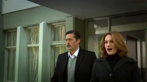 Llega el día del juicio ... ¿Conseguirá Aylin divorciarse definitivamente de Murat? A pesar de que Murat ha aceptado el divorcio, aún pueden pasar muchas cosas hasta que los papeles estén firmados.