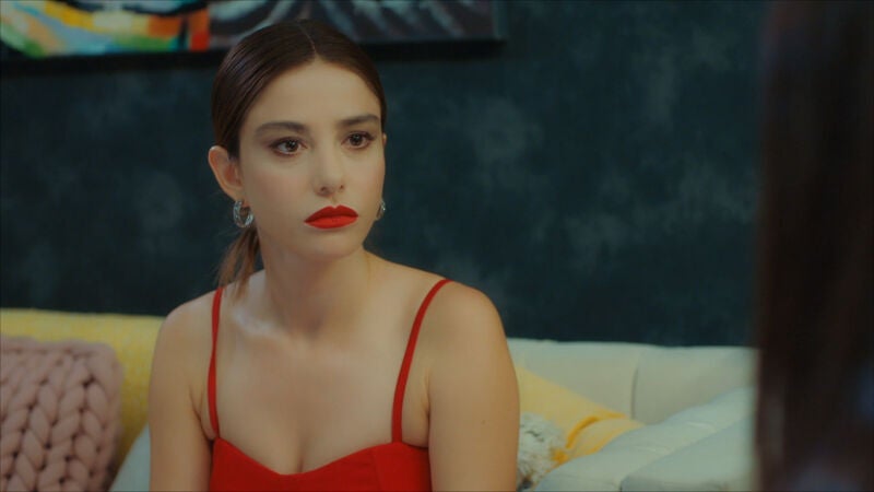 Ezgi tiene que aclarar sus ideas sobre Serdar y Özgur