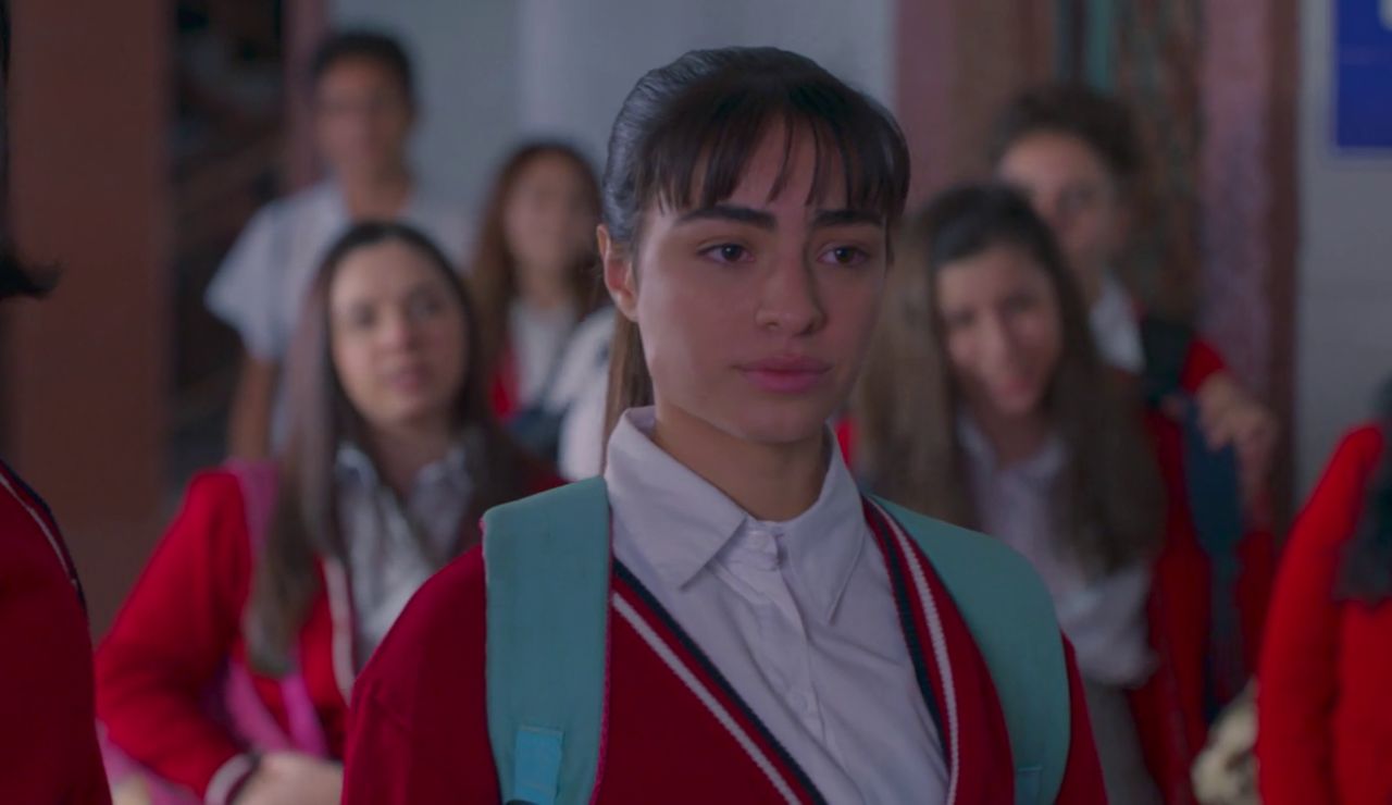 Las compañeras del instituto de Gemma se burlan de su embarazo
