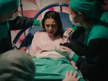 Dilara da a luz al hijo de Harun Dilara da a luz al hijo de Harun