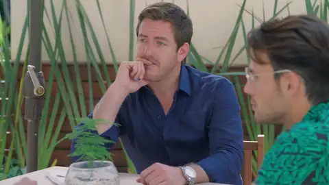 "Si hubieses sido un buen marido y un padre de verdad no habrías abandonado a Ariadna ni a Tadeo", Álvaro y Eduardo mantienen una fuerte discusión.  "Si hubieses sido un buen marido y un padre de verdad no habrías abandonado a Ariadna ni a Tadeo", Álvaro y Eduardo mantienen una fuerte discusión.