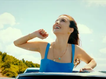 Ezgi se relaja con Özgur Ezgi se relaja con Özgur