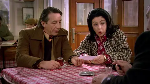 Kenan soborna a Kemal para poder pasar armas ilegales por la aduana Los planes de Kenan de controlar el transporte marítimo y traficar con armas van viento en popa y cada vez controla a más personas.