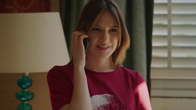 La noticia de que la madre de Deniz era vedette sale en Internet, mancillando, aún más, el apellido de la familia