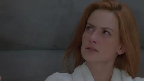 Olga debe decidir entre abortar o sobrevivir al embarazo Olga se ha pasado tomando pastillas poco fiables para adelgazar y, ahora, su vida y la de su bebé corren peligro.