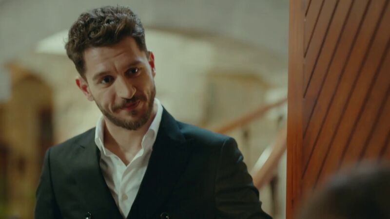 Gediz ayuda a Nare y Melek a encontrar refugio para su primera noche