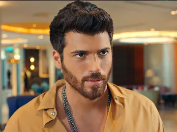 Özgur frente a Serdar Özgur frente a Serdar