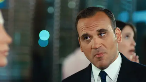 Levent intenta arreglar las cosas con Cansu El hombre equivocado