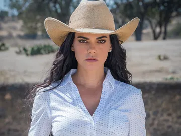 Livia Brito es Fernanda Linares Livia Brito es Fernanda Linares