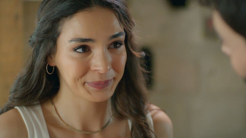 Un regalo especial para cumplir el gran sueño de Reyyan