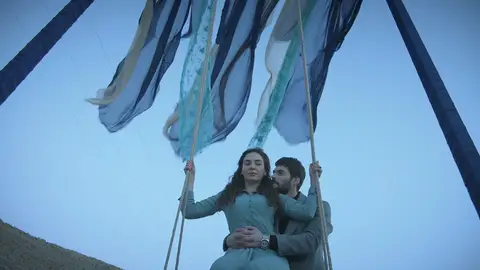 El columpio de Miran y Reyyan Hercai