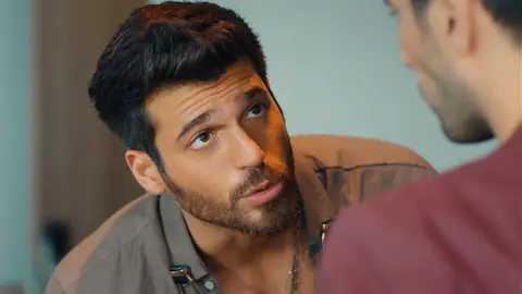 Özgur y Tolga discuten Özgur y Tolga discuten