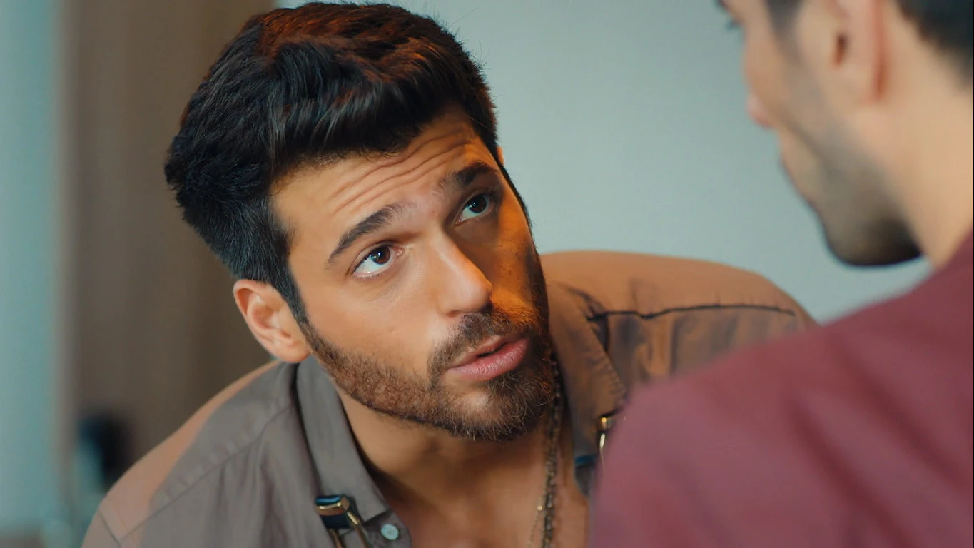 Özgur y Tolga discuten Özgur y Tolga discuten