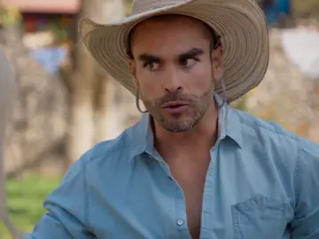 Rigoberto se entera de que Isabella va a casarse con Rafael Rigoberto se entera de que Isabella va a casarse con Rafael