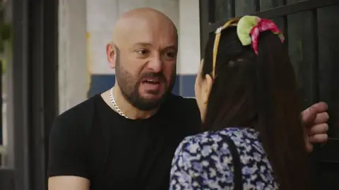 Keriman extorsiona a Özkan Tal es la avaricia de Keriman que es capaz de chantajear a su hermano con sus secretos más íntimos.