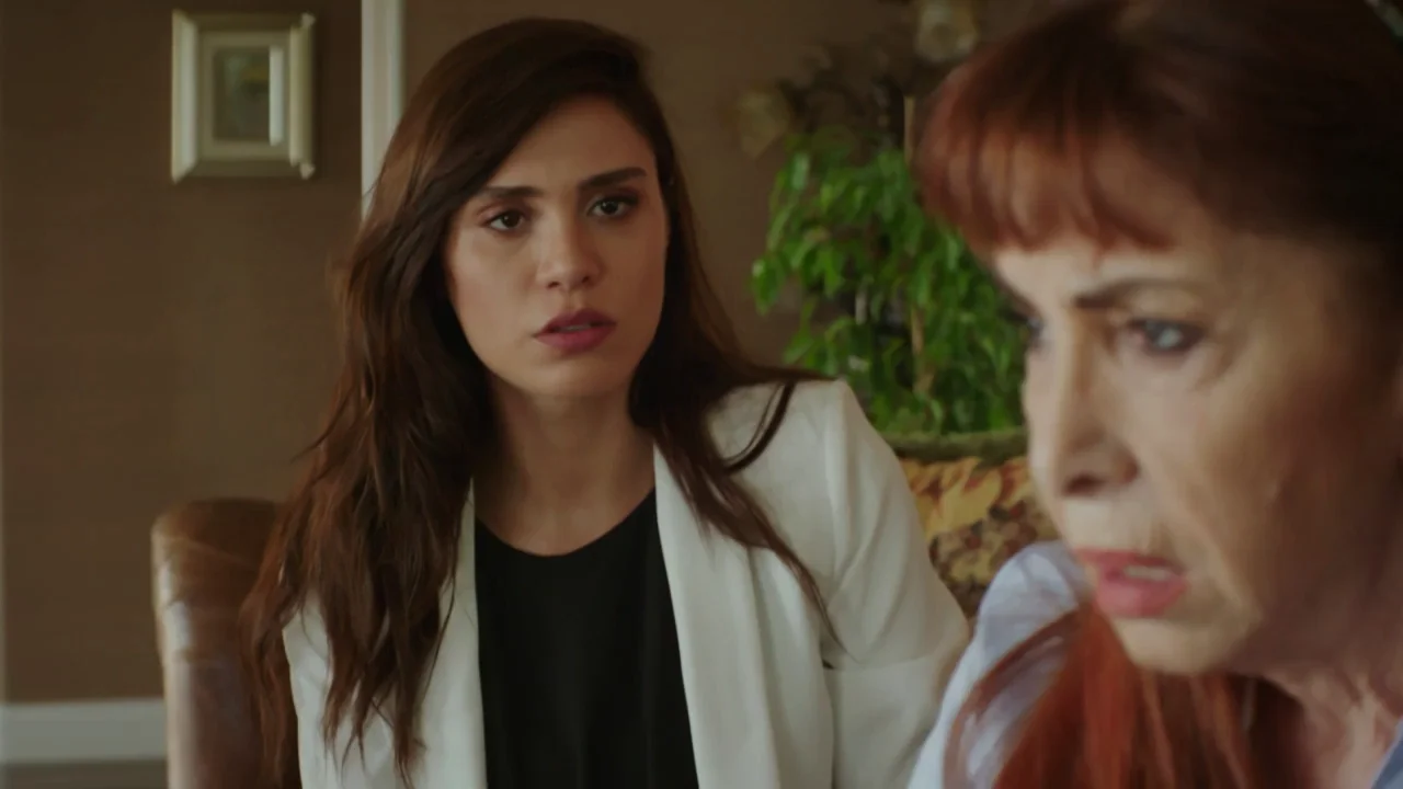 Harun y Maide se han enterado de que Ayşe se ve con Cihan y, sin duda, no aprobar&aacute;n la relaci&oacute;n f&aacute;cilmente.