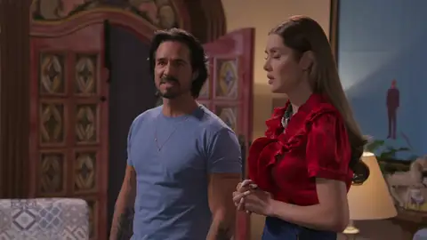 Rafael le cuenta a su padre que se va a casar Rafael e Isabella se van a casar y piensan irse a vivir juntos a Italia, pero no son los planes que Octavio tenía para su único heredero.
