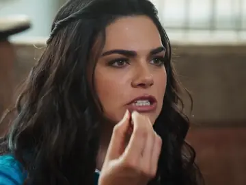 Rafael le roba un beso a Fernanda Rafael le roba un beso a Fernanda