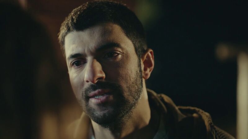 Nare intenta mediar por el bien de la empresa, consiguiendo un acercamiento con Sancar