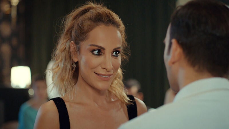 Levent hace las cosas de manera correcta por una vez, aunque no espera esta sorpresa