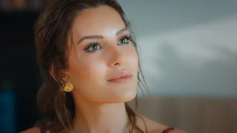 Gizem traiciona a Ozgur El hombre equivocado