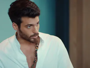 El primo de Ozgur arruina el momento en el que Ozgur disfruta de su nuevo restaurante El primo de Ozgur arruina el momento en el que Ozgur disfruta de su nuevo restaurante