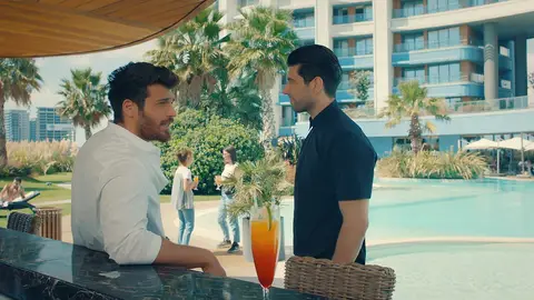 Tolga y Özgur El hombre equivocado