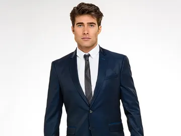 Héctor es un famoso arquitecto que se enamora perdidamente de Rubí Héctor es un famoso arquitecto que se enamora perdidamente de Rubí