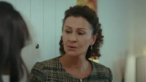 Halise se arrepiente y busca el perdón de su familia Halise se arrepiente y busca el perdón de su familia