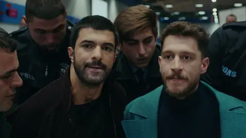 Sancar y Gediz son detenidos en el aeropuerto mientras buscan a Nare Sancar y Gediz son detenidos en el aeropuerto mientras buscan a Nare