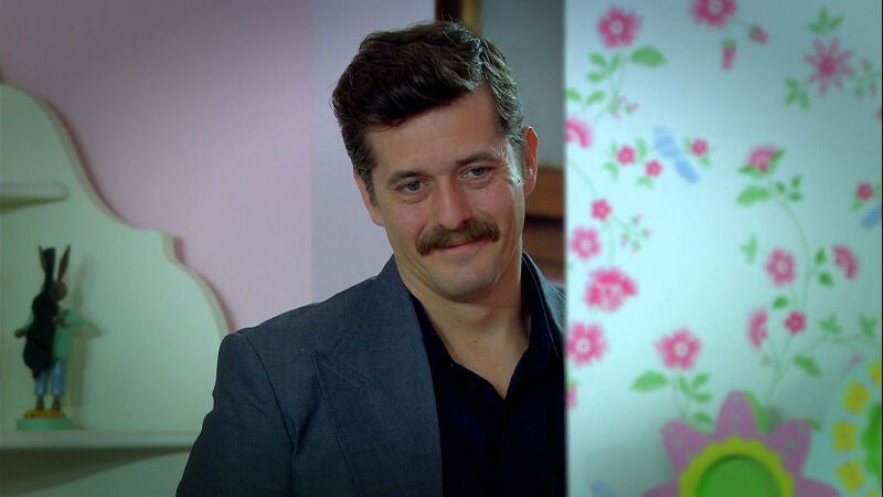 Soner descubre la felicidad de su hija junto a Bahar