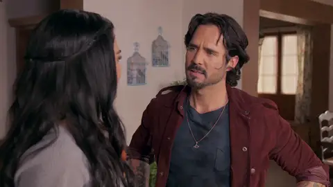 Rafael se entera de que su madre ha visitado a Fernanda Rafael se entera de que su madre ha visitado a Fernanda