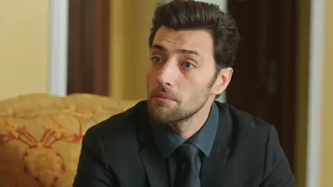 Deniz busca soluciones Paramparça: Vidas cruzadas
