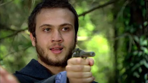 Mete frente a Tugrul Mar de amores