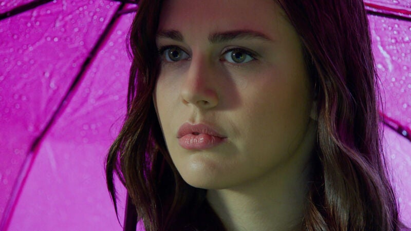 La mejor amiga de Sevinç se enfada con ella y la abandona en medio de la carretera